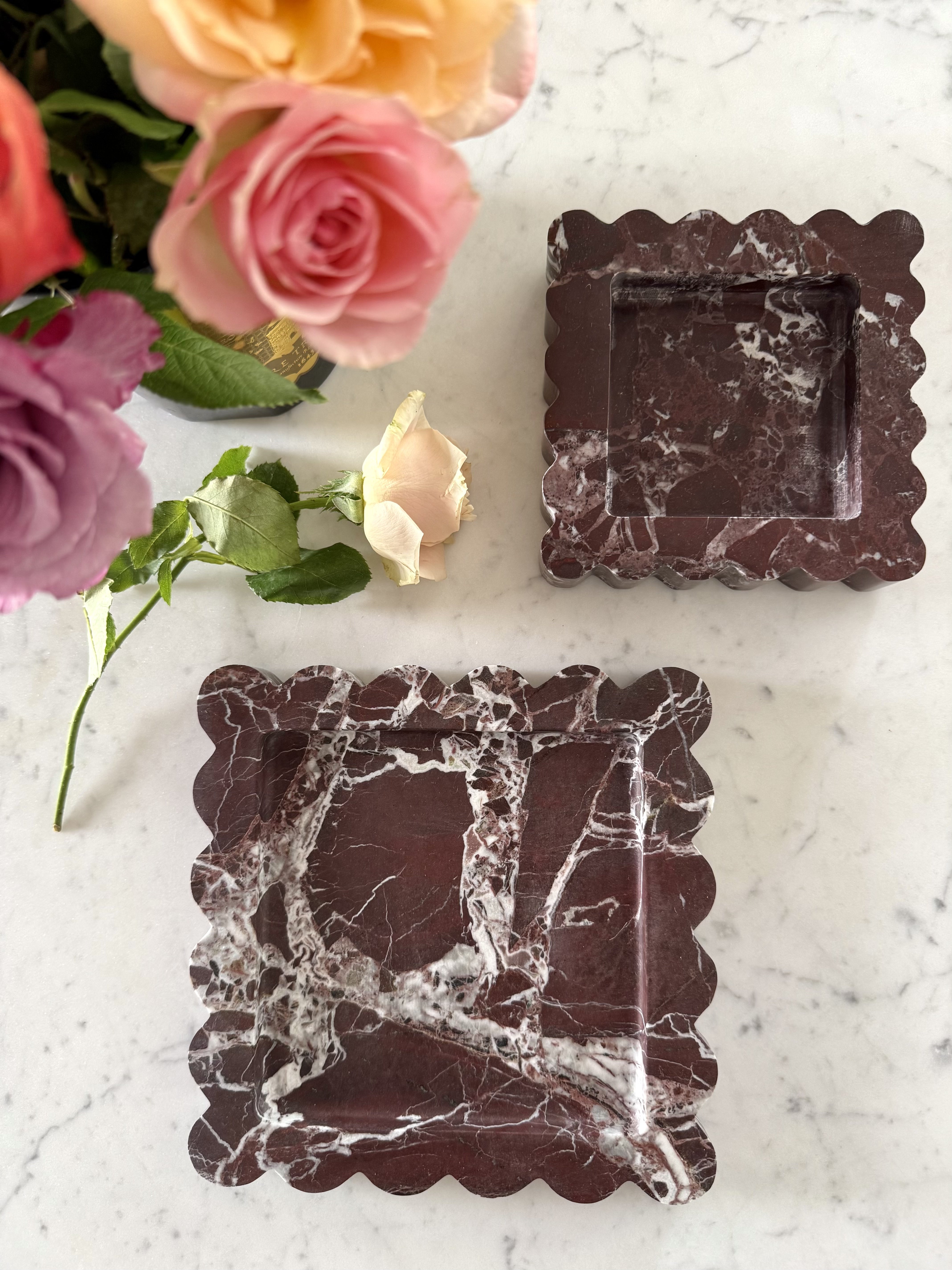 Versailles Scalloped Marble Tray Medium | Rosso Levanto