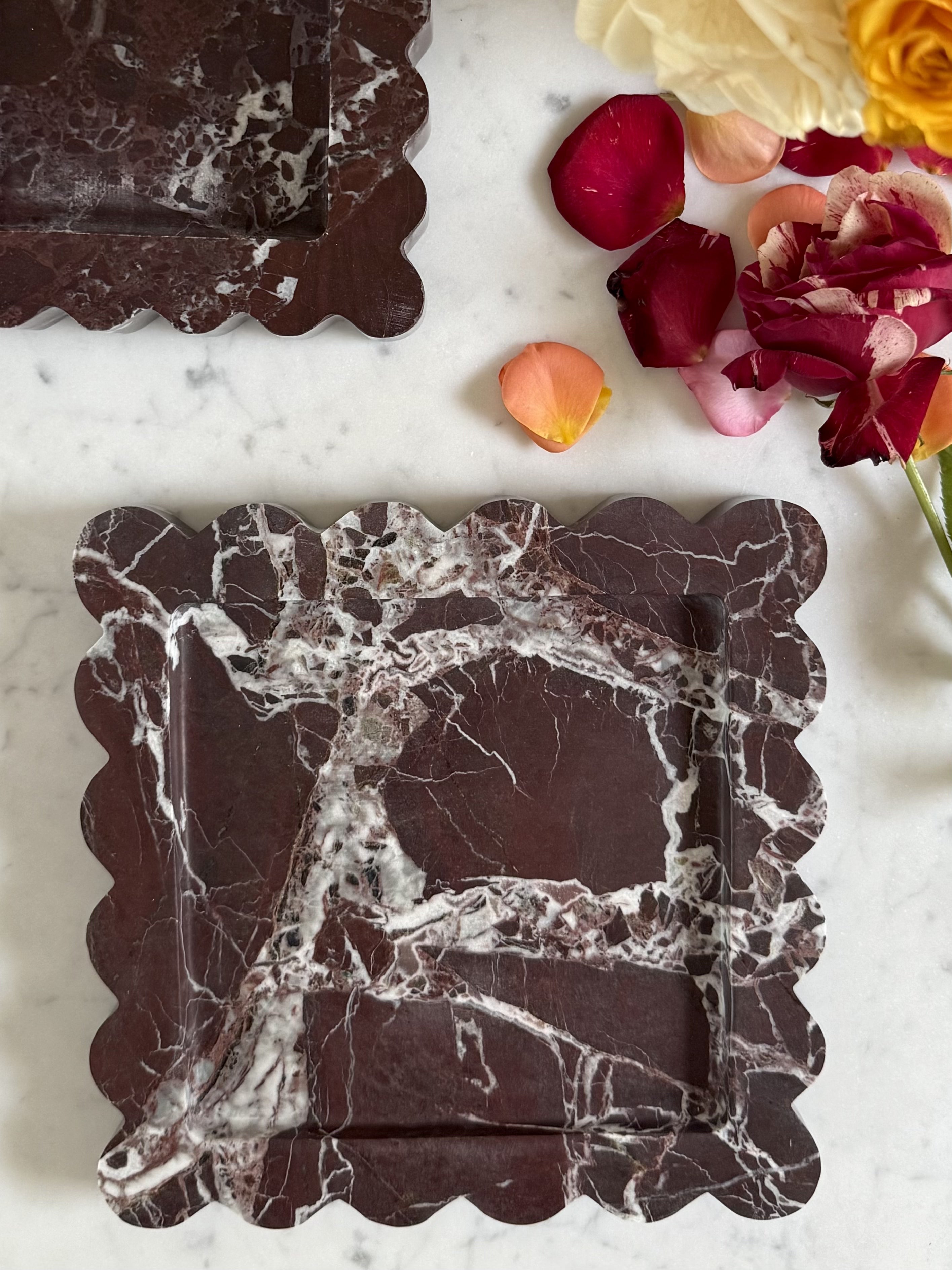Versailles Scalloped Marble Tray Medium | Rosso Levanto