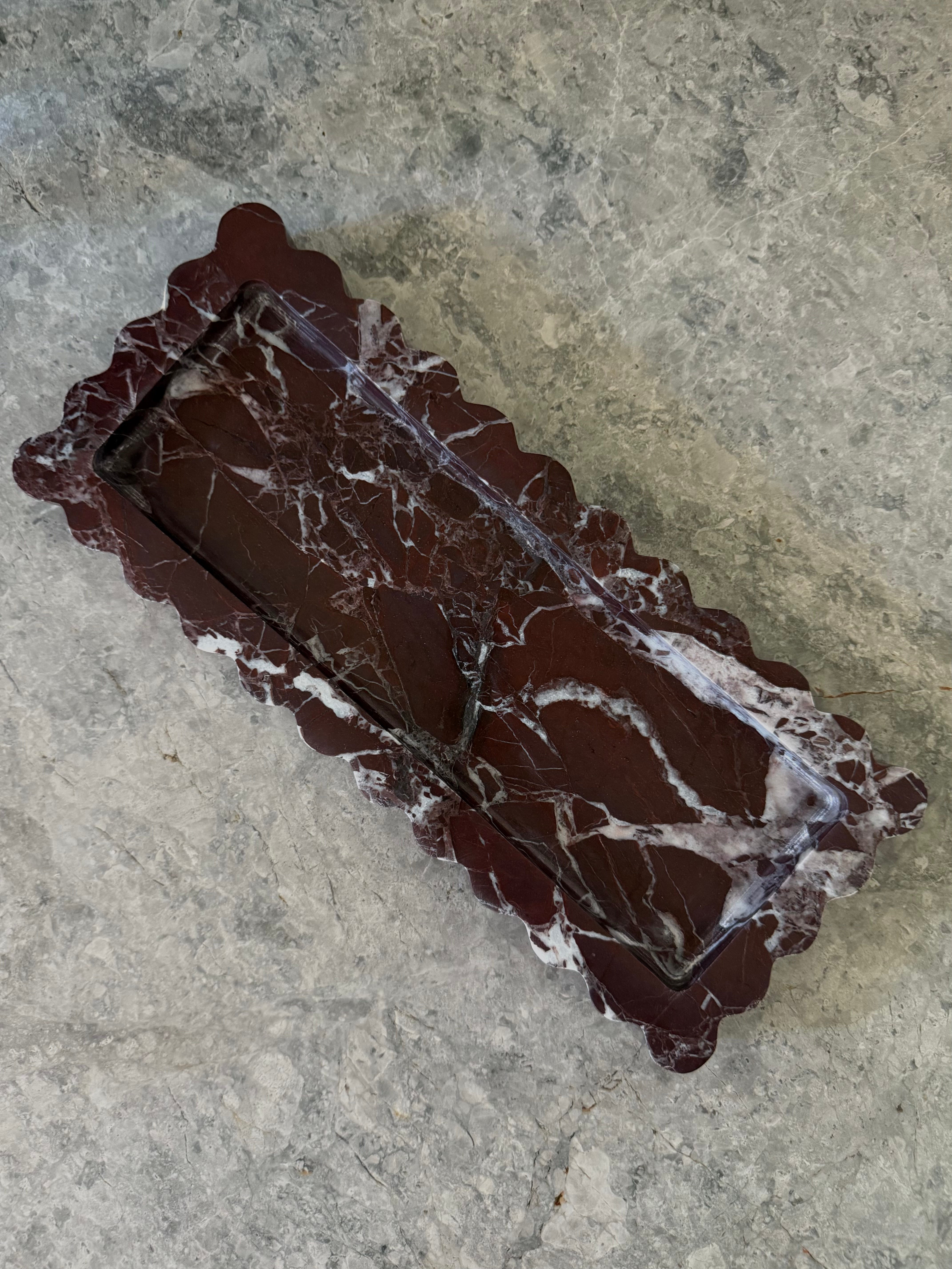 Chantilly Scalloped Tray Slender | Rosso Levanto