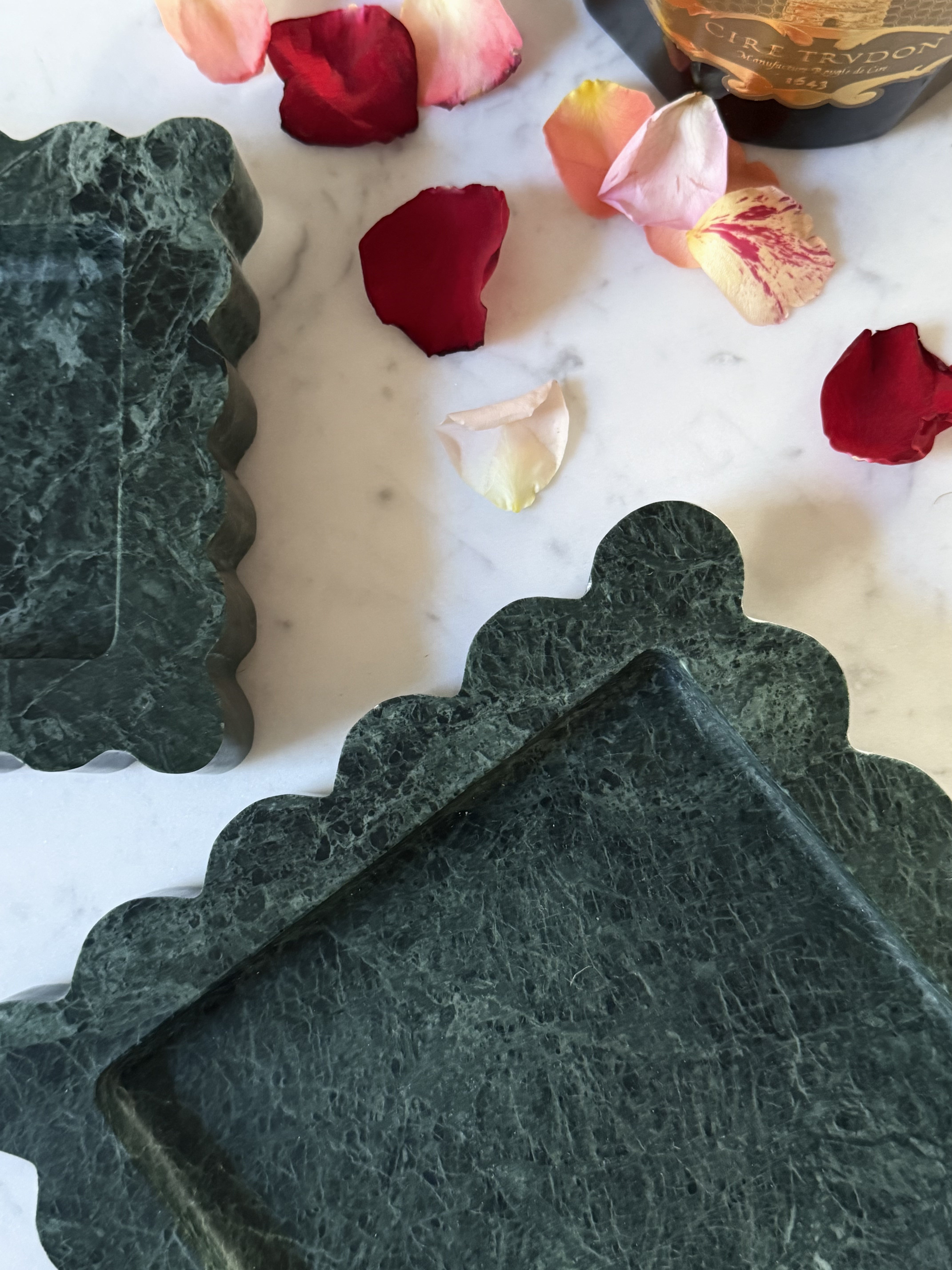 Versailles Scalloped Tray Medium | Verdi Alpi