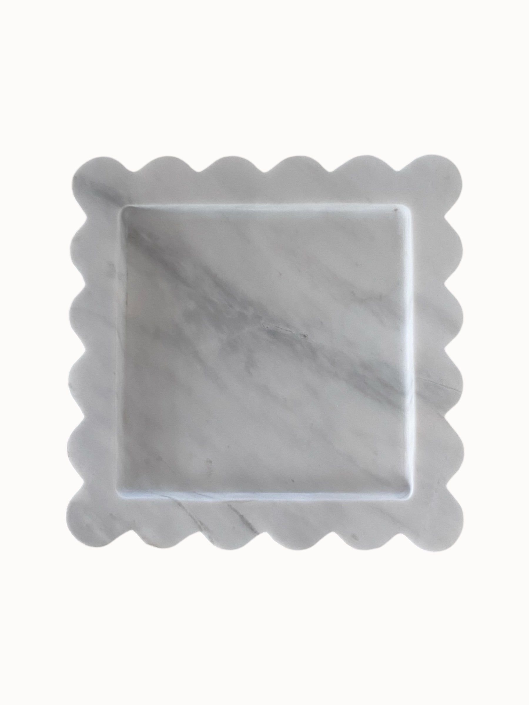 Versailles Scalloped Tray Medium | Volakas White