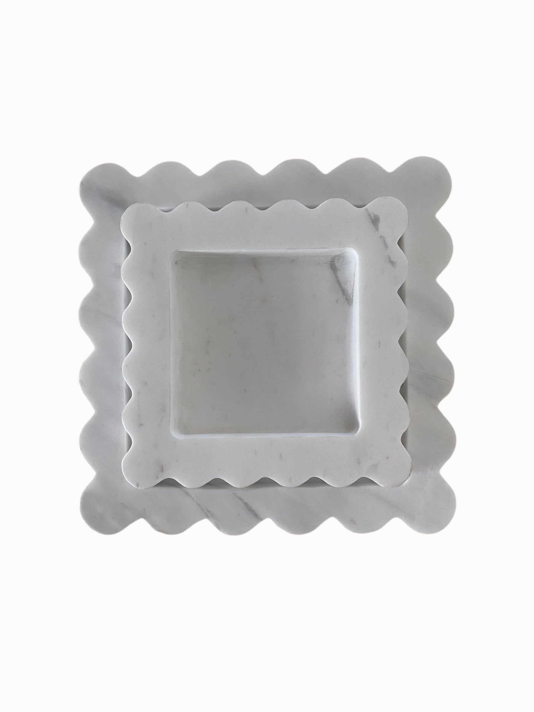 Versailles Scalloped Box Tray Petite