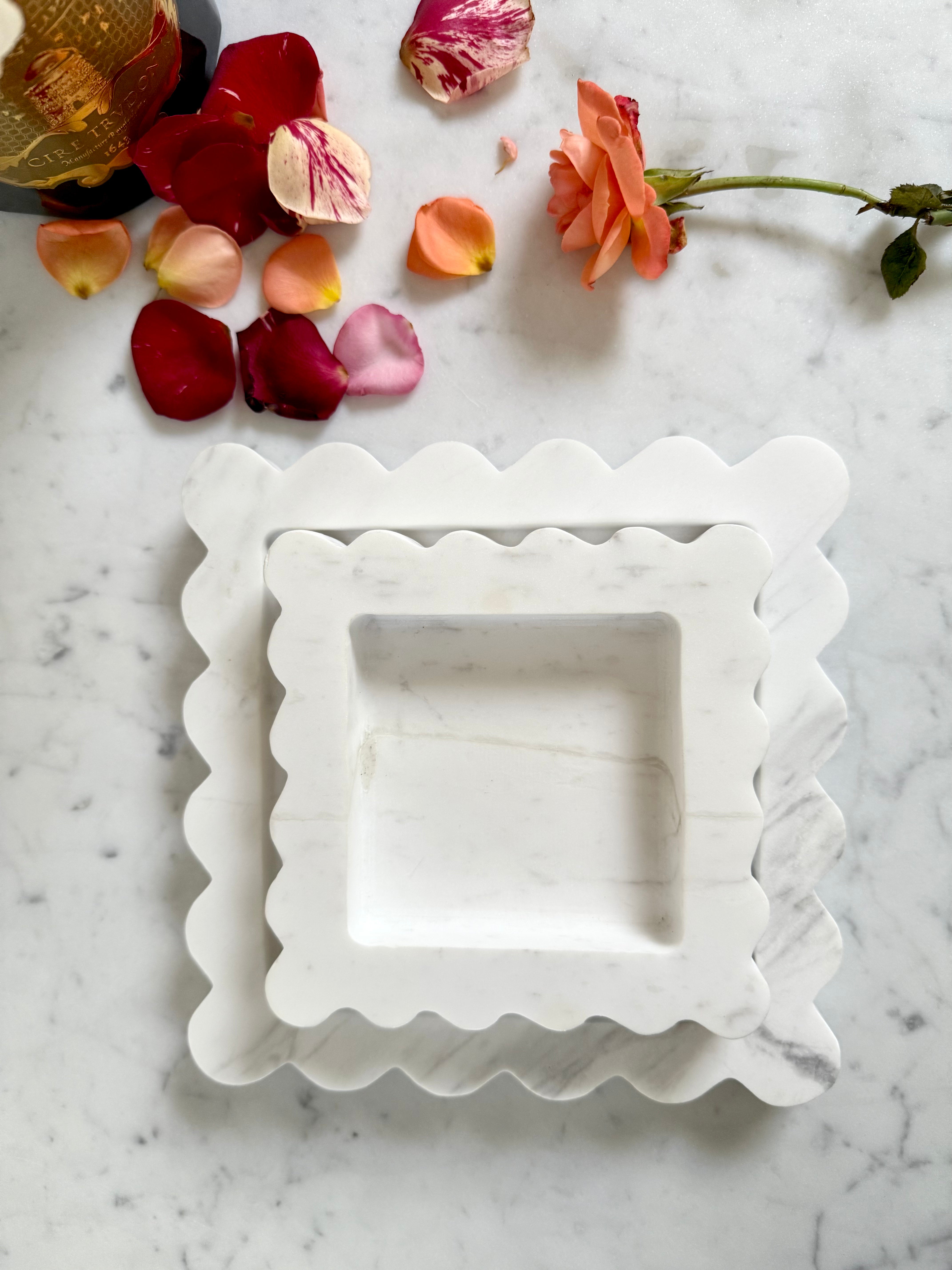 Versailles Scalloped Tray Medium | Volakas White