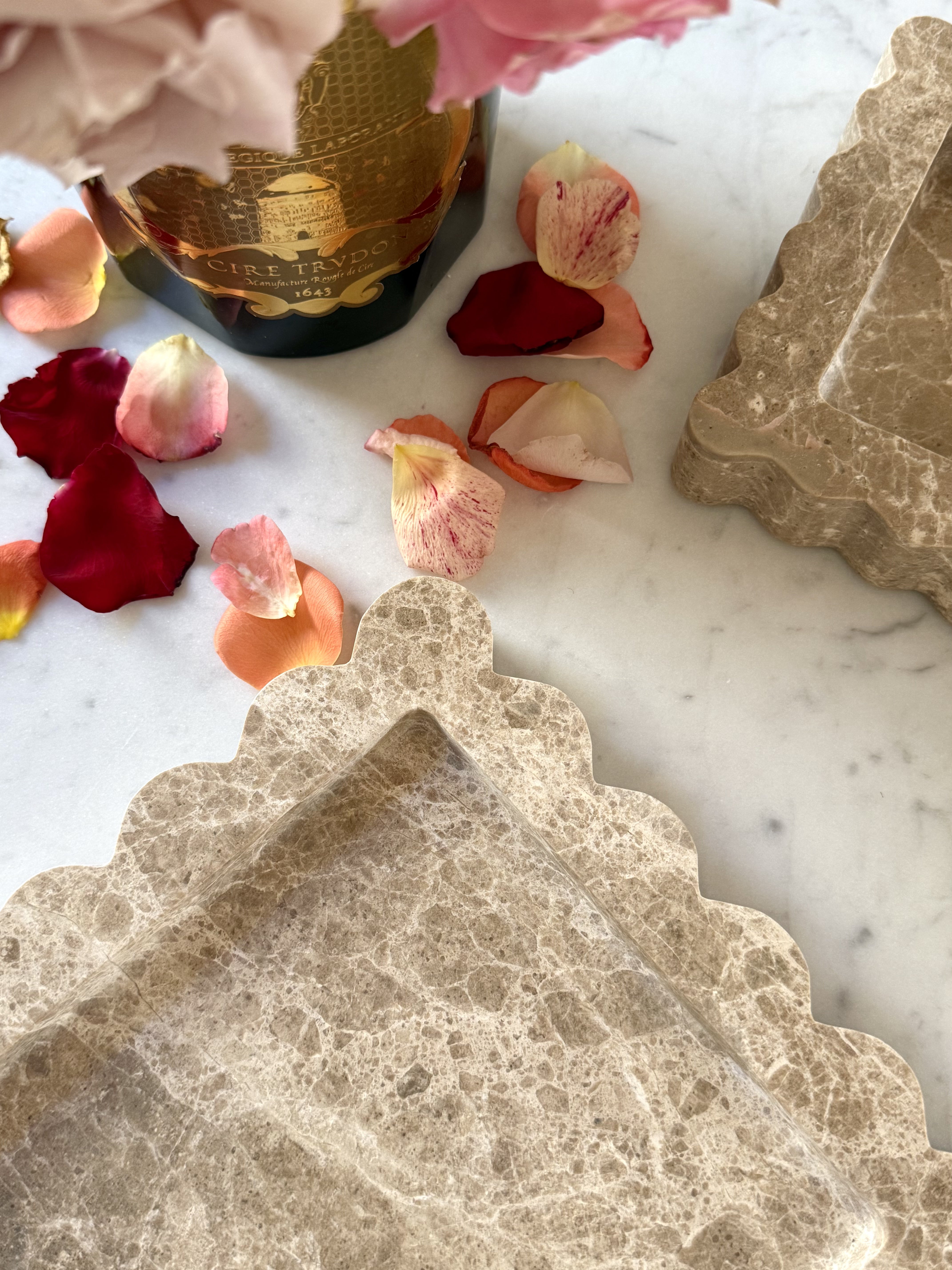 Versailles Scalloped Tray Medium | Emperador Light