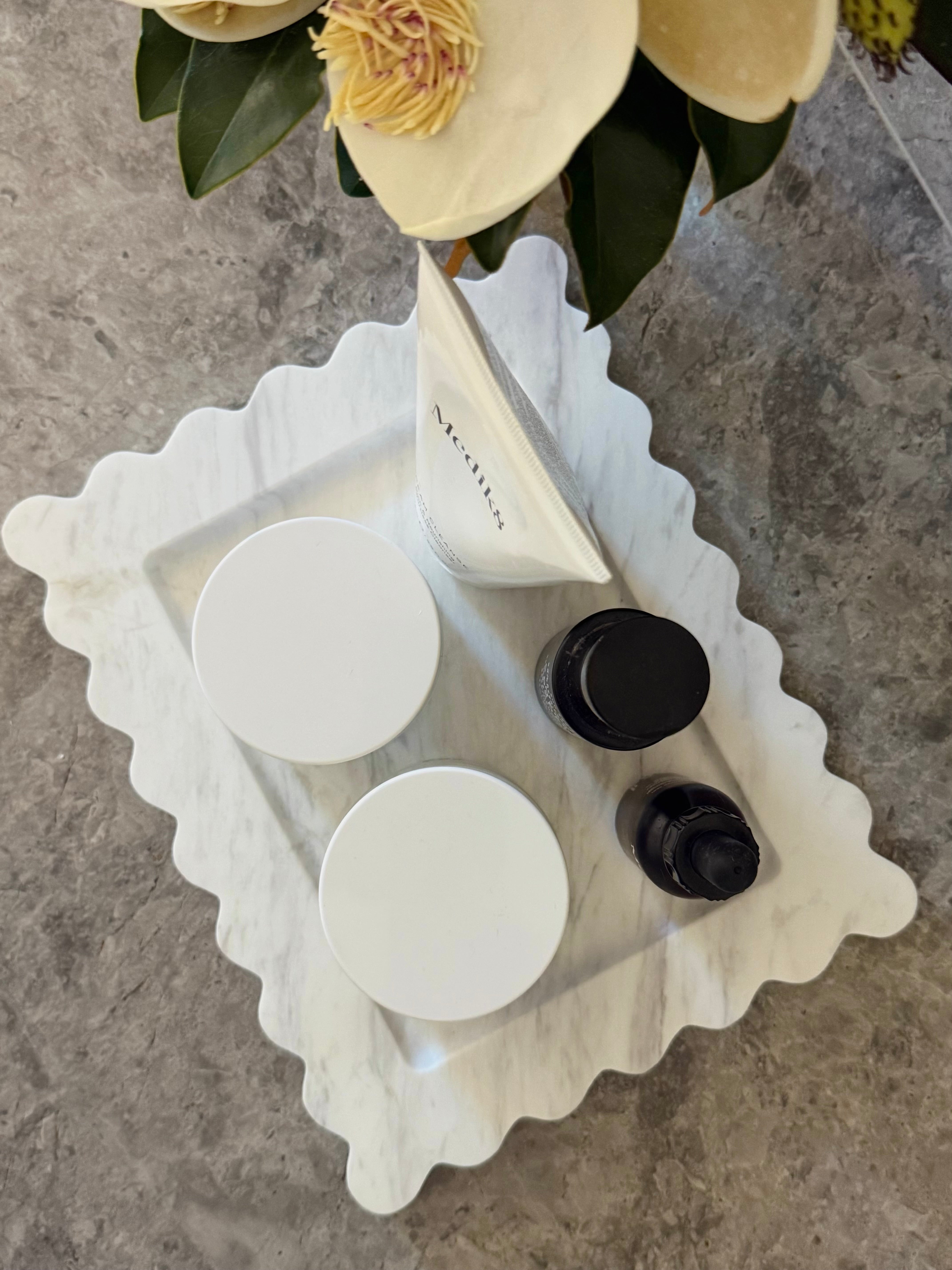 Chantilly Scalloped Tray | Volakas White