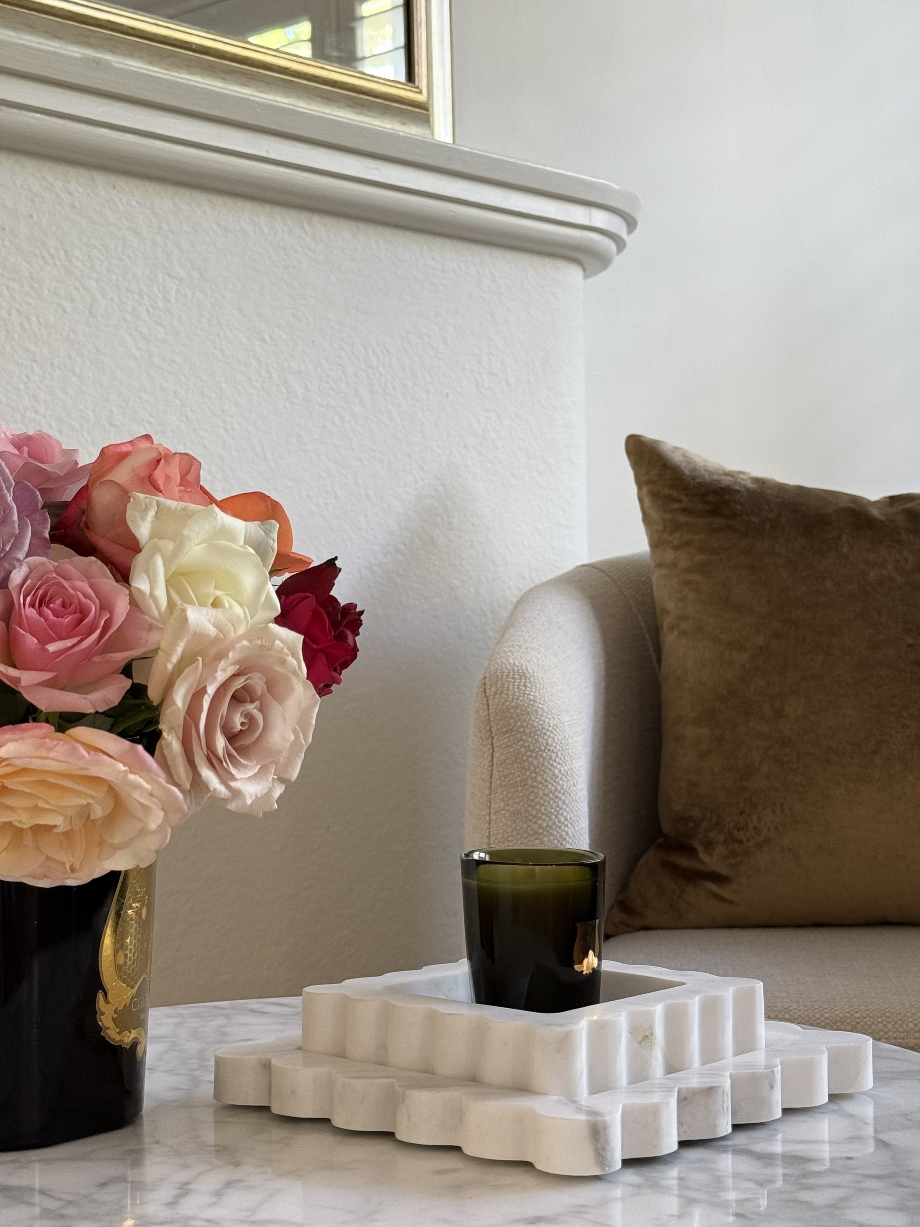 Versailles Scalloped Tray Medium | Volakas White