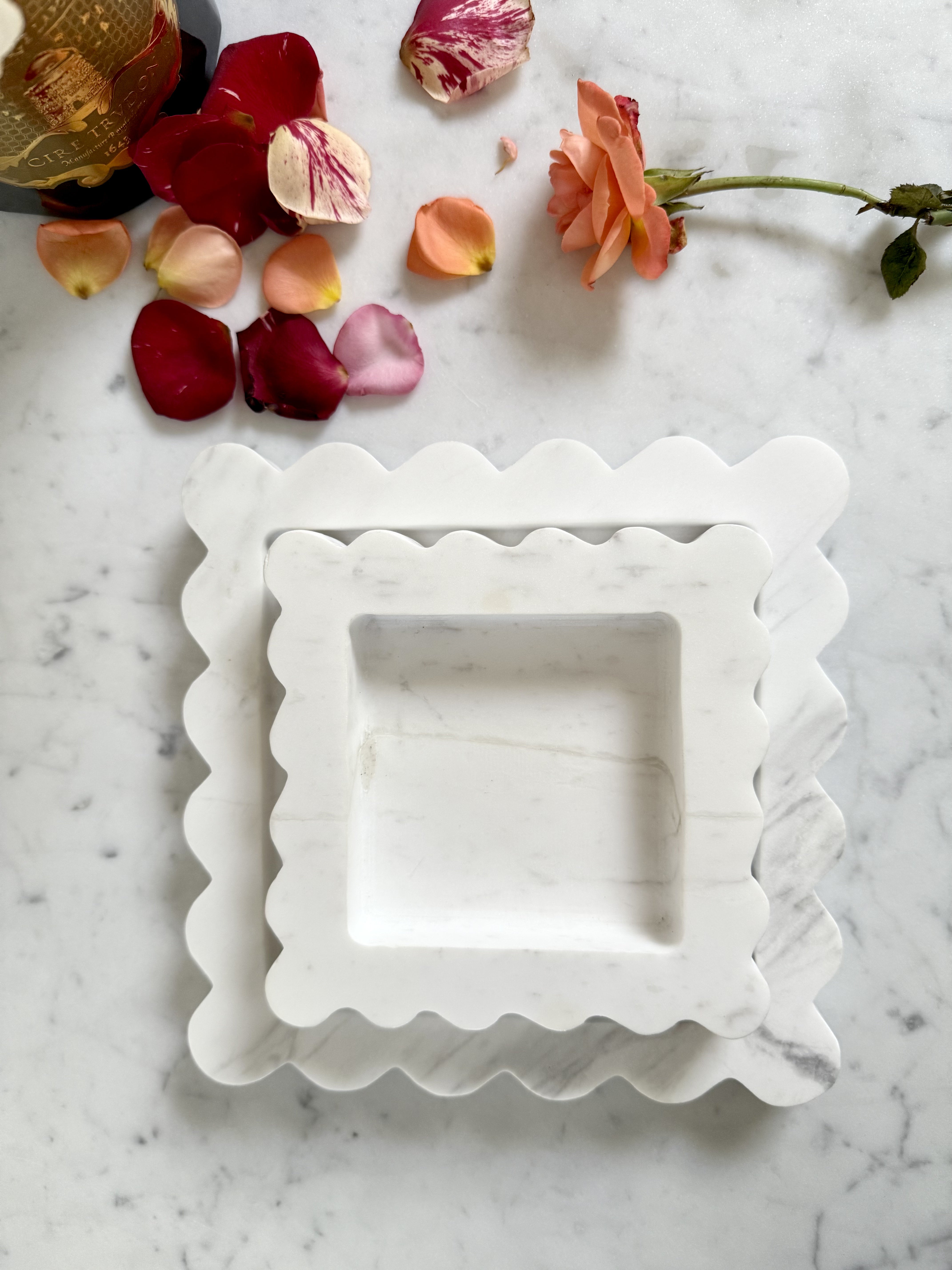 Versailles Scalloped Box Tray Petite | Volakas White