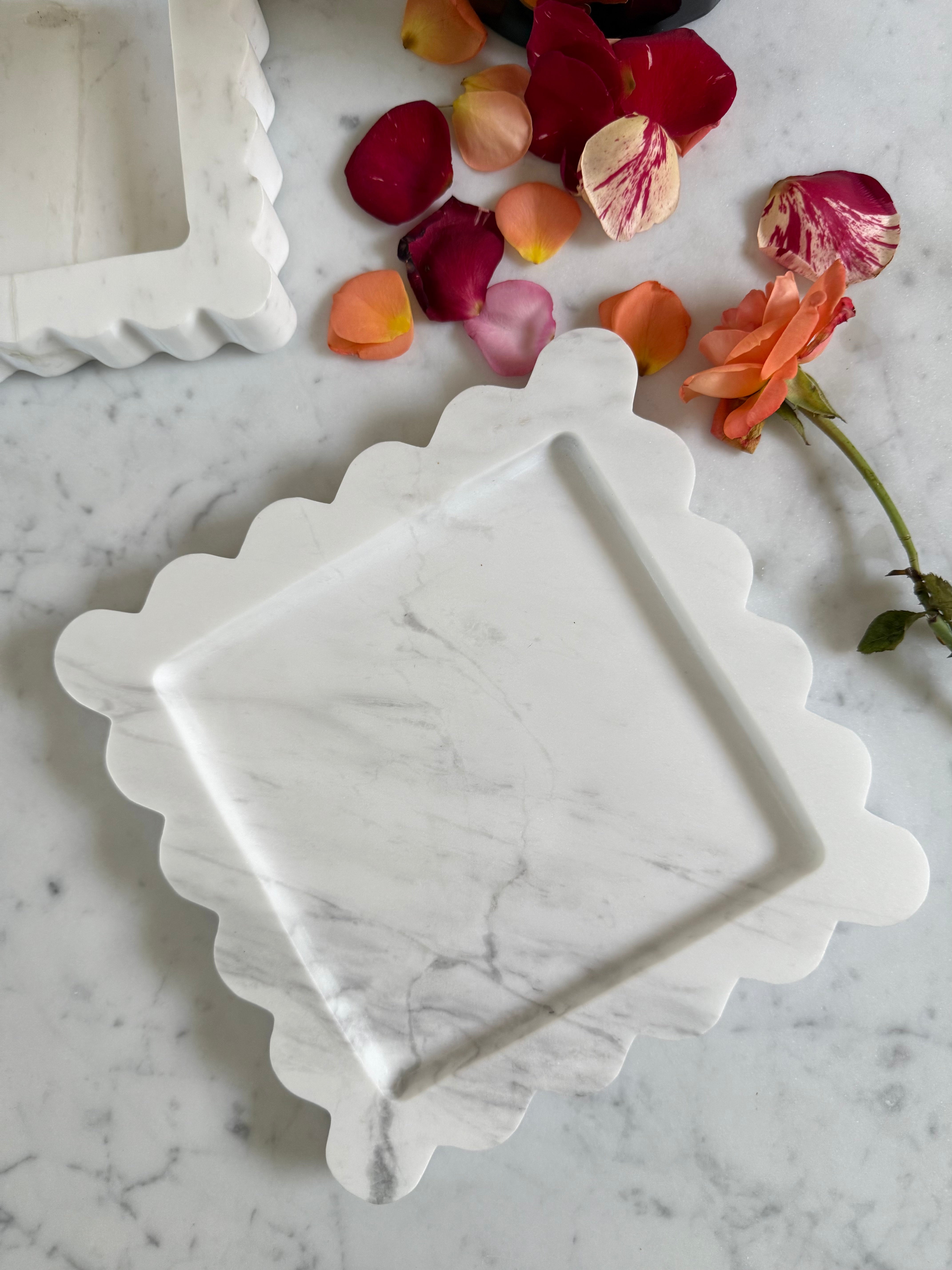 Versailles Scalloped Tray Medium | Volakas White