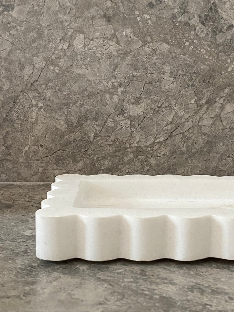 Chantilly Scalloped Tray Slender | Volakas White